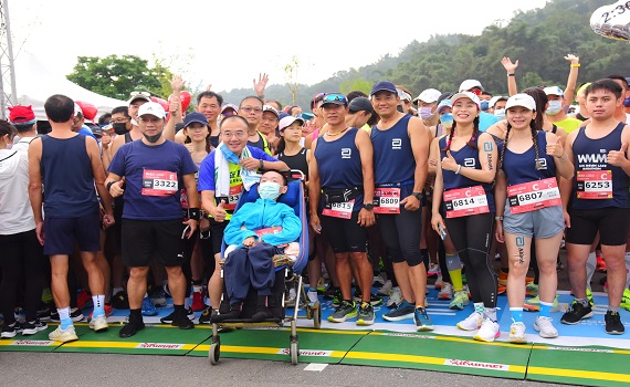 日月潭環湖馬拉松強勢回歸開跑！6,400位選手跑步做公益集善款逾16萬元 - https://www.watchmedia01.com