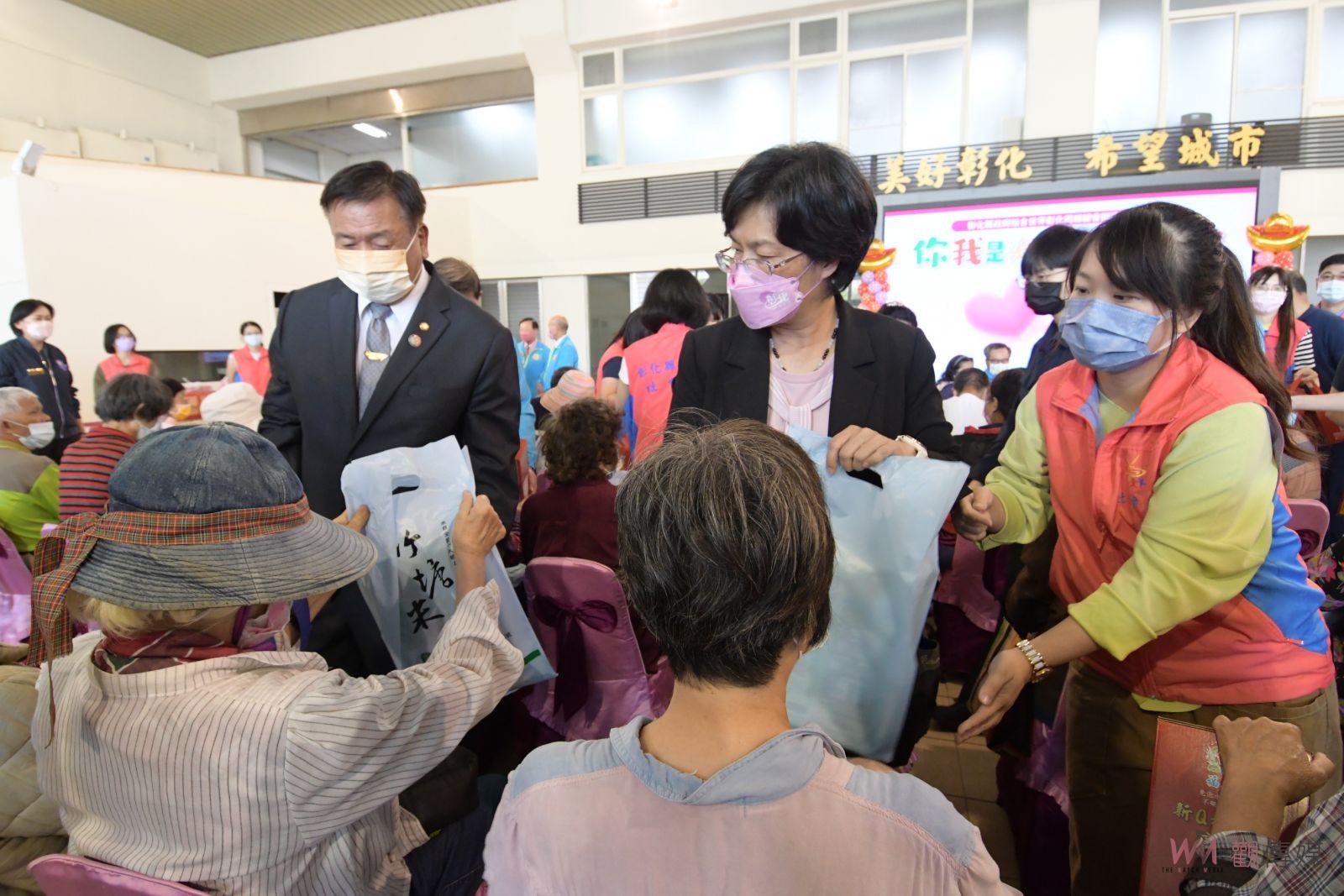 影/愛心大彙集!彰化縣政府結合世界彰化同鄉總會捐贈物資關懷弱勢 - https://www.watchmedia01.com