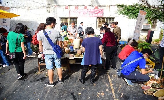 南投縣添興窯歡慶集集陶藝節暨67周年 30餘位壽星溫馨切蛋糕 - https://www.watchmedia01.com