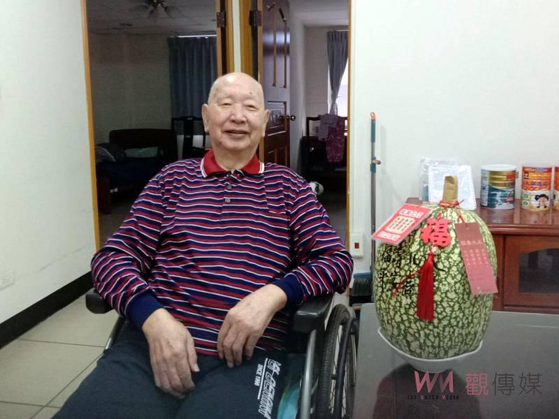 榮民將晉升百歲人瑞大鵬主委贈福壽北瓜　祝彰化榮家人瑞平安喜樂 - https://www.watchmedia01.com