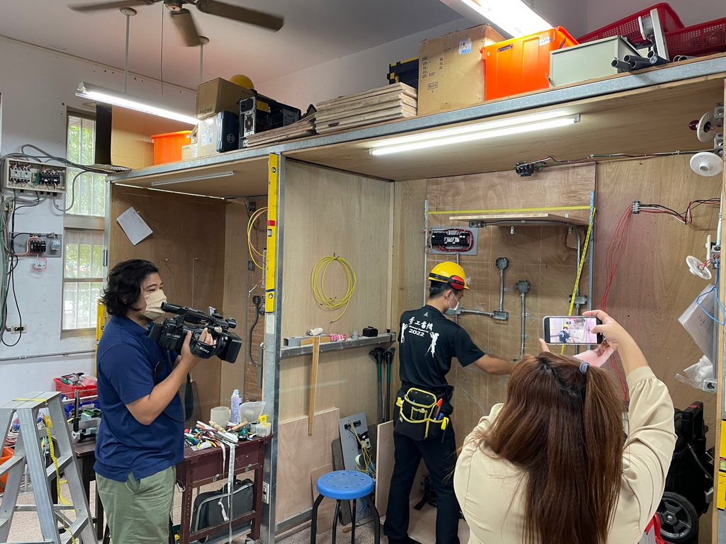 秀水高工技職教育金字招牌 劉丙燈校長技藝一條龍拼出5名金手獎 - https://www.watchmedia01.com