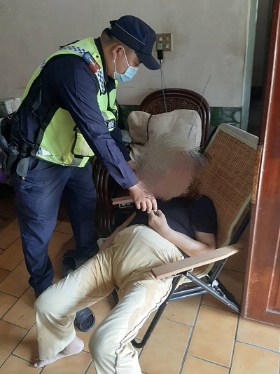 及時機智破門　嘉義縣員警鬼門關前搶人 - https://www.watchmedia01.com