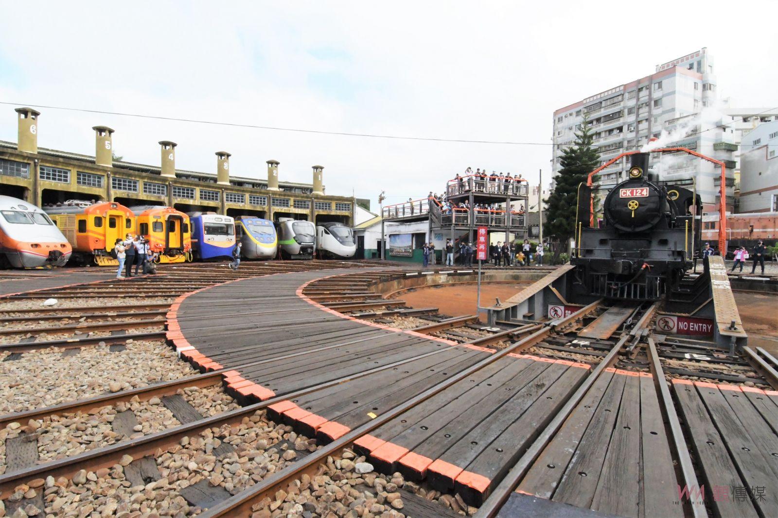 影／彰化扇形車庫慶百歲14代列車同堂　蒸汽CK124火車頭勾思鄉情感 - https://www.watchmedia01.com