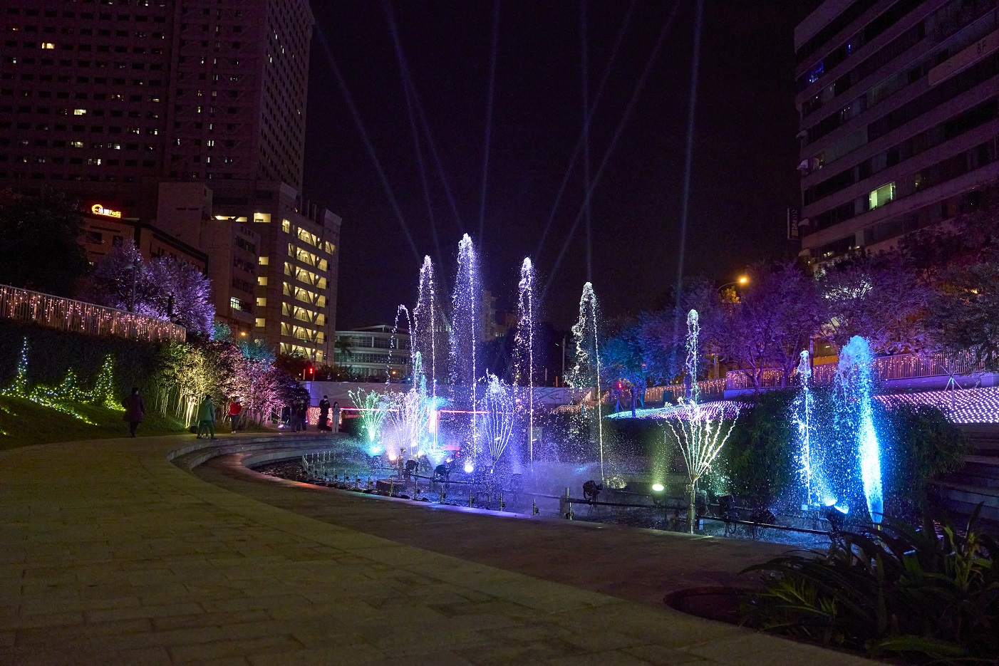 商機無限！ 台中耶誕嘉年華12/16開幕 今搶先開箱柳川水舞 - https://www.watchmedia01.com