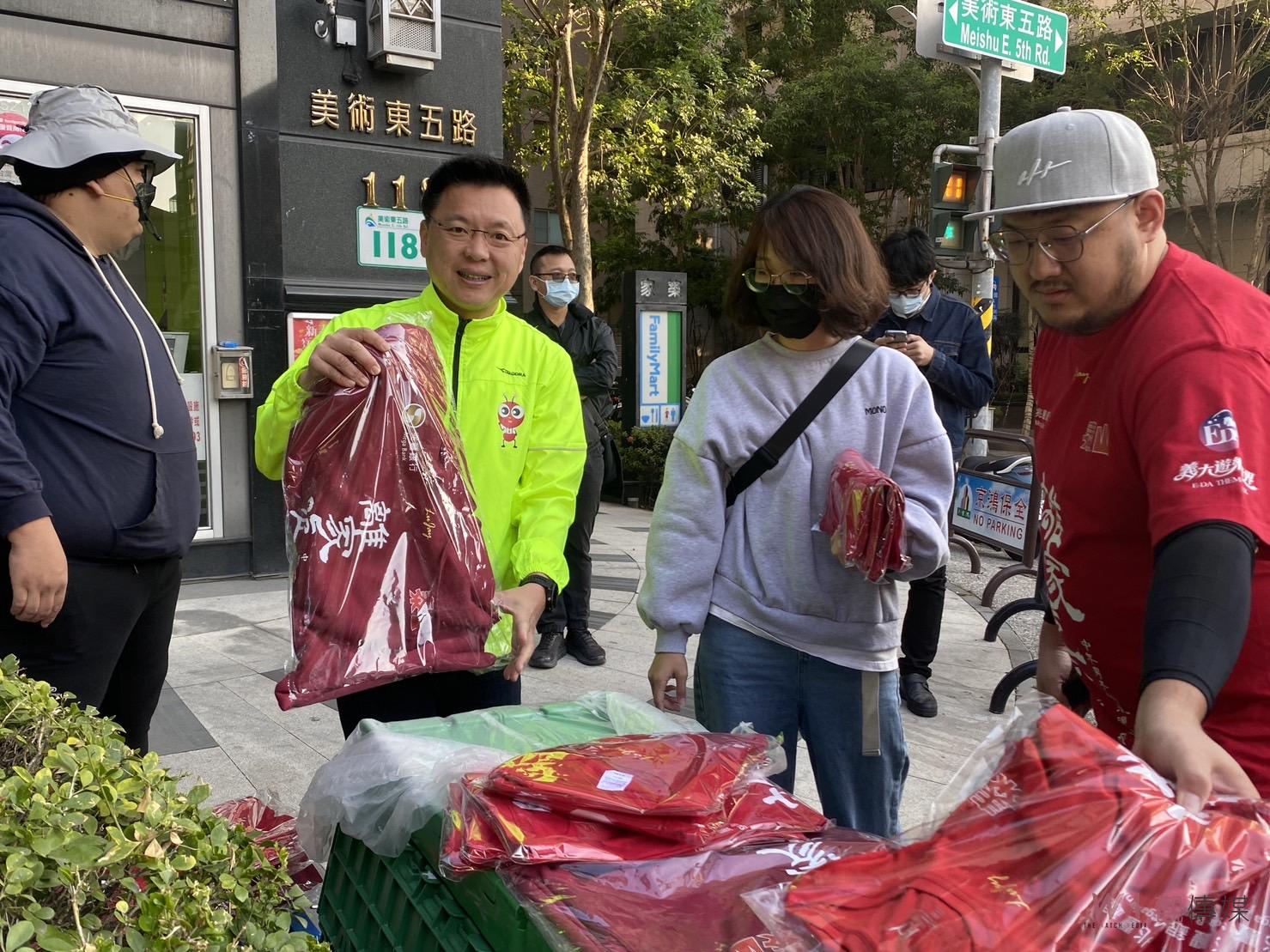 獨家／好樣的！「補教名師」呂捷 挑戰25天西環島健走420km　 - https://www.watchmedia01.com