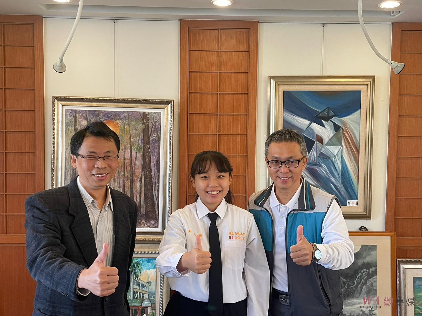 影／勵志女孩！台大「希望入學」放榜　員林高中黃冠樺錄取台大醫學系 - https://www.watchmedia01.com