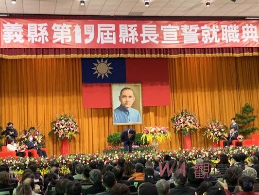 鞠躬感謝　高票連任的嘉縣長翁章梁要讓嘉義擺脫悲情 - https://www.watchmedia01.com