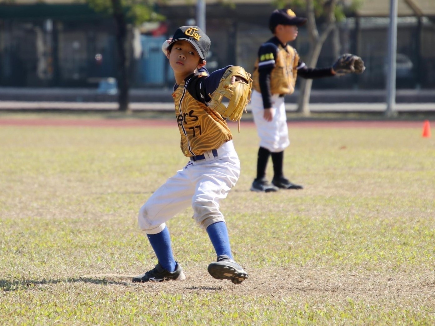諸羅山盃/春安國小發揮實力　以8比1大勝關東國小 - https://www.watchmedia01.com