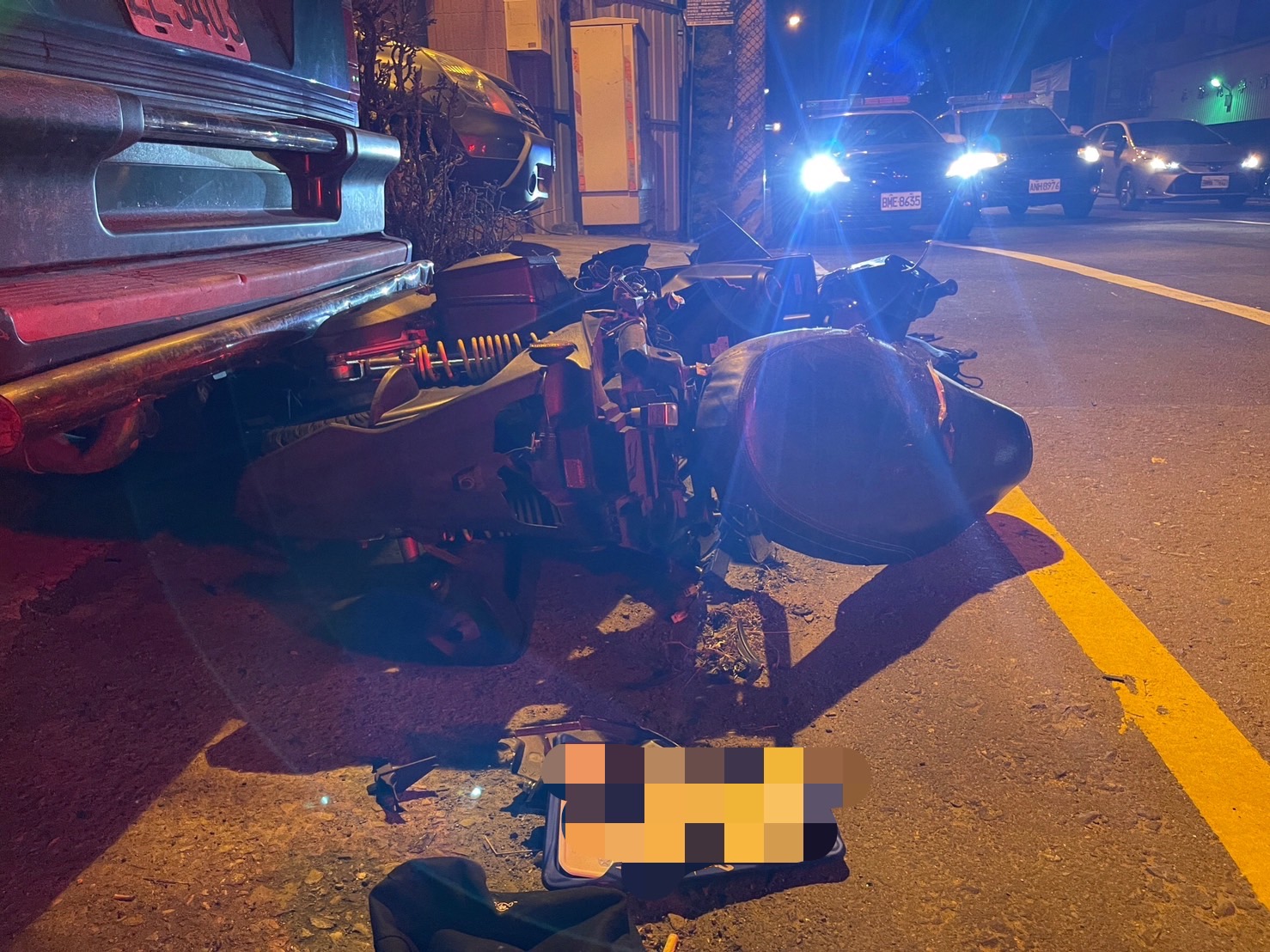 影／慘了！打工一年不夠賠！男大生騎機車「犁田」還撞保時捷 - https://www.watchmedia01.com