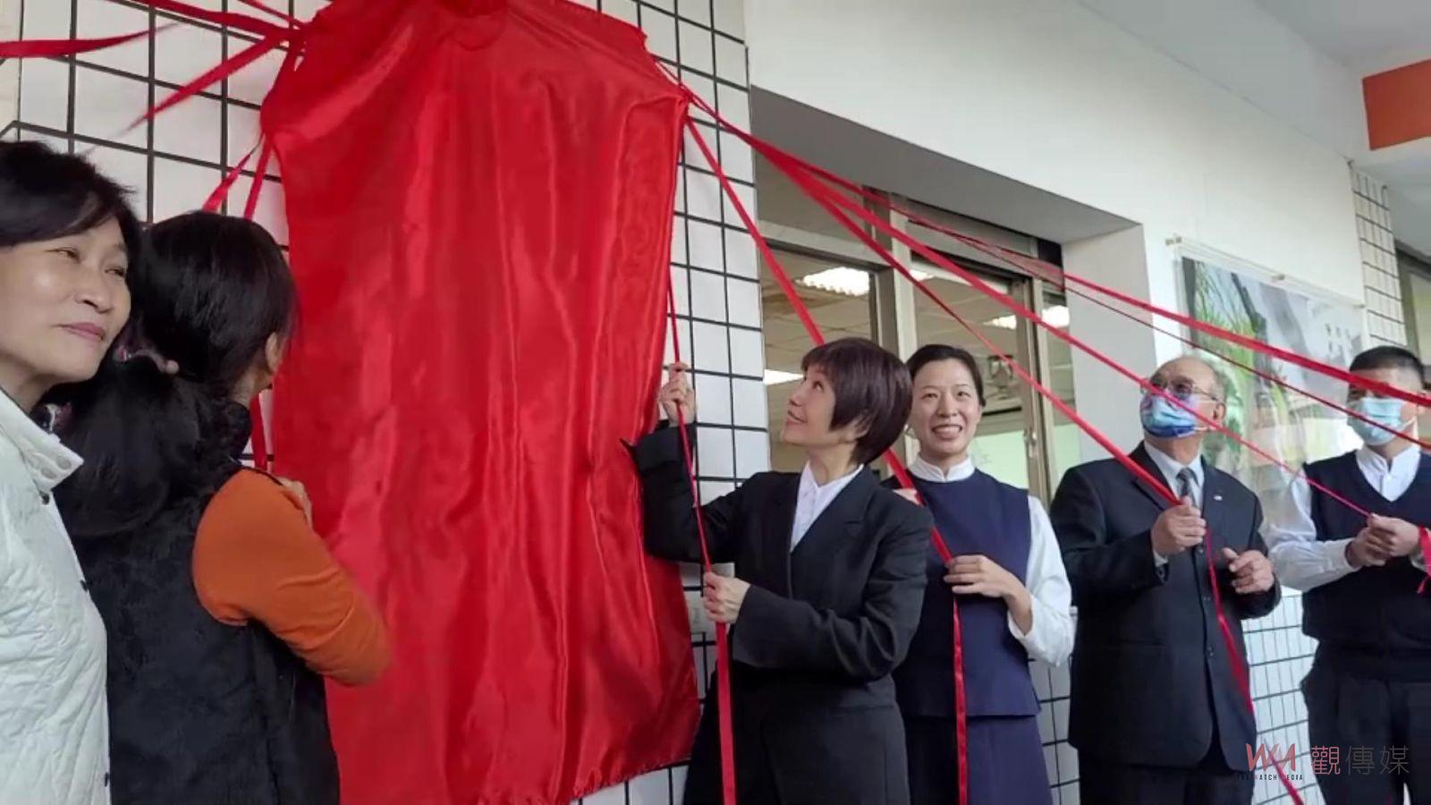 影／彰縣高中職首座靜思閱讀書軒揭牌　戲劇天王唐美雲以母之名認養 - https://www.watchmedia01.com