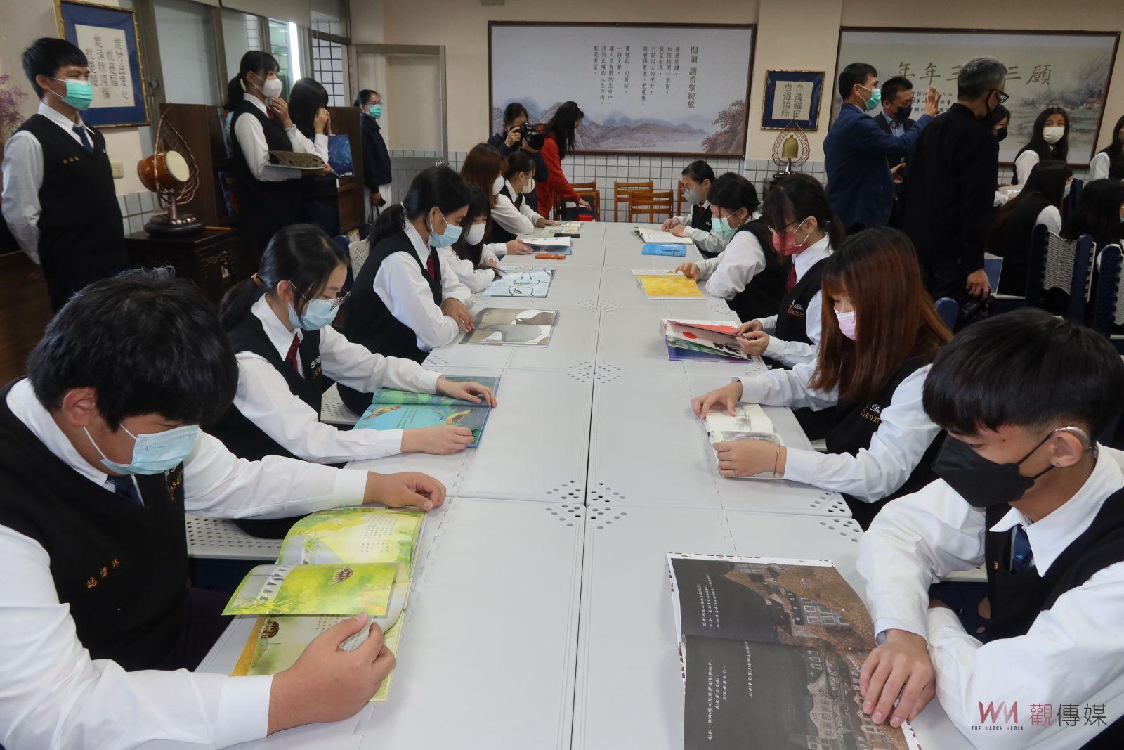 影／彰縣高中職首座靜思閱讀書軒揭牌　戲劇天王唐美雲以母之名認養 - https://www.watchmedia01.com