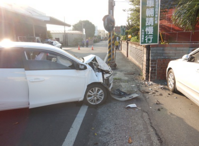 超離奇車禍！一隻蟲子害她自撞圍牆家破人亡夫死2稚子傷 - https://www.watchmedia01.com