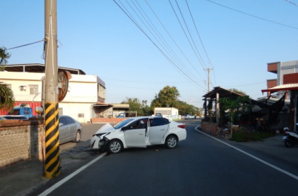 超離奇車禍！一隻蟲子害她自撞圍牆家破人亡夫死2稚子傷 - https://www.watchmedia01.com