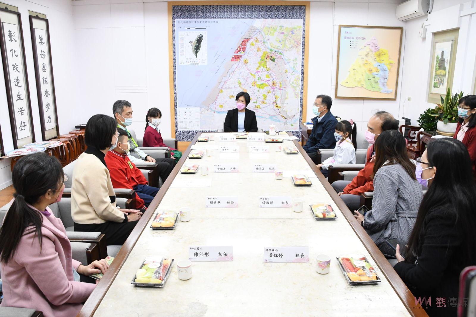 影／偶像！線上閱讀認證破5000分　彰化縣長小客人閱讀3千本 - https://www.watchmedia01.com