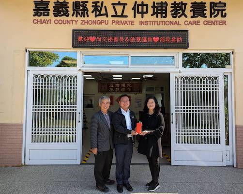 寒冬送暖　新科議員黃啟豪捐選舉補助款濟助三弱勢 - https://www.watchmedia01.com