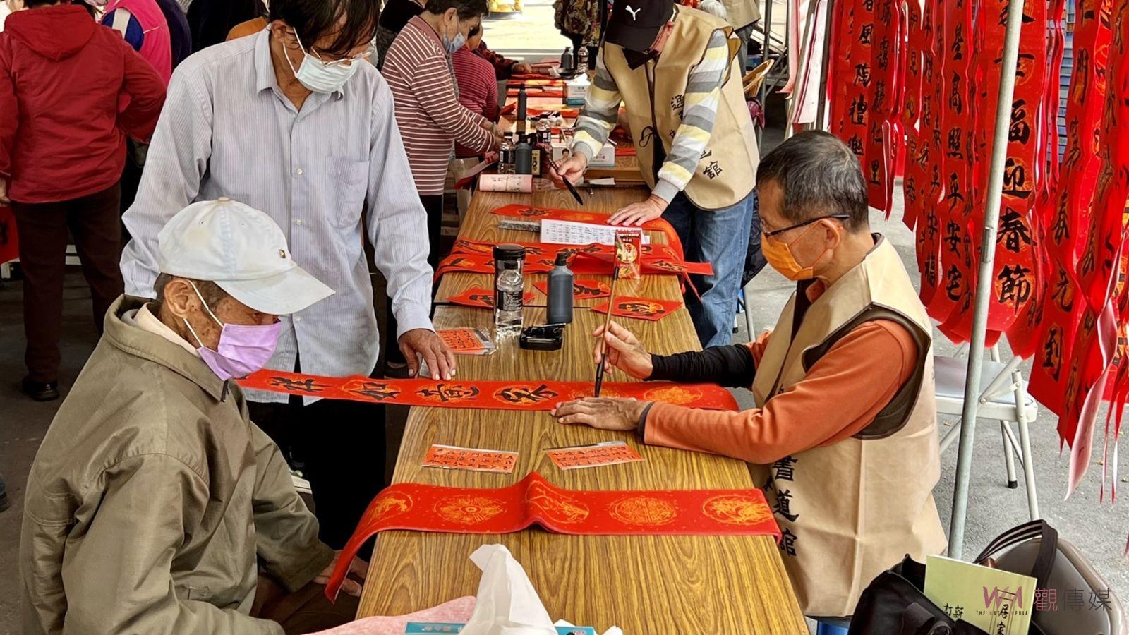 大師親筆春聯任民眾挑選　田中頂潭社區新春揮毫贈春聯 - https://www.watchmedia01.com