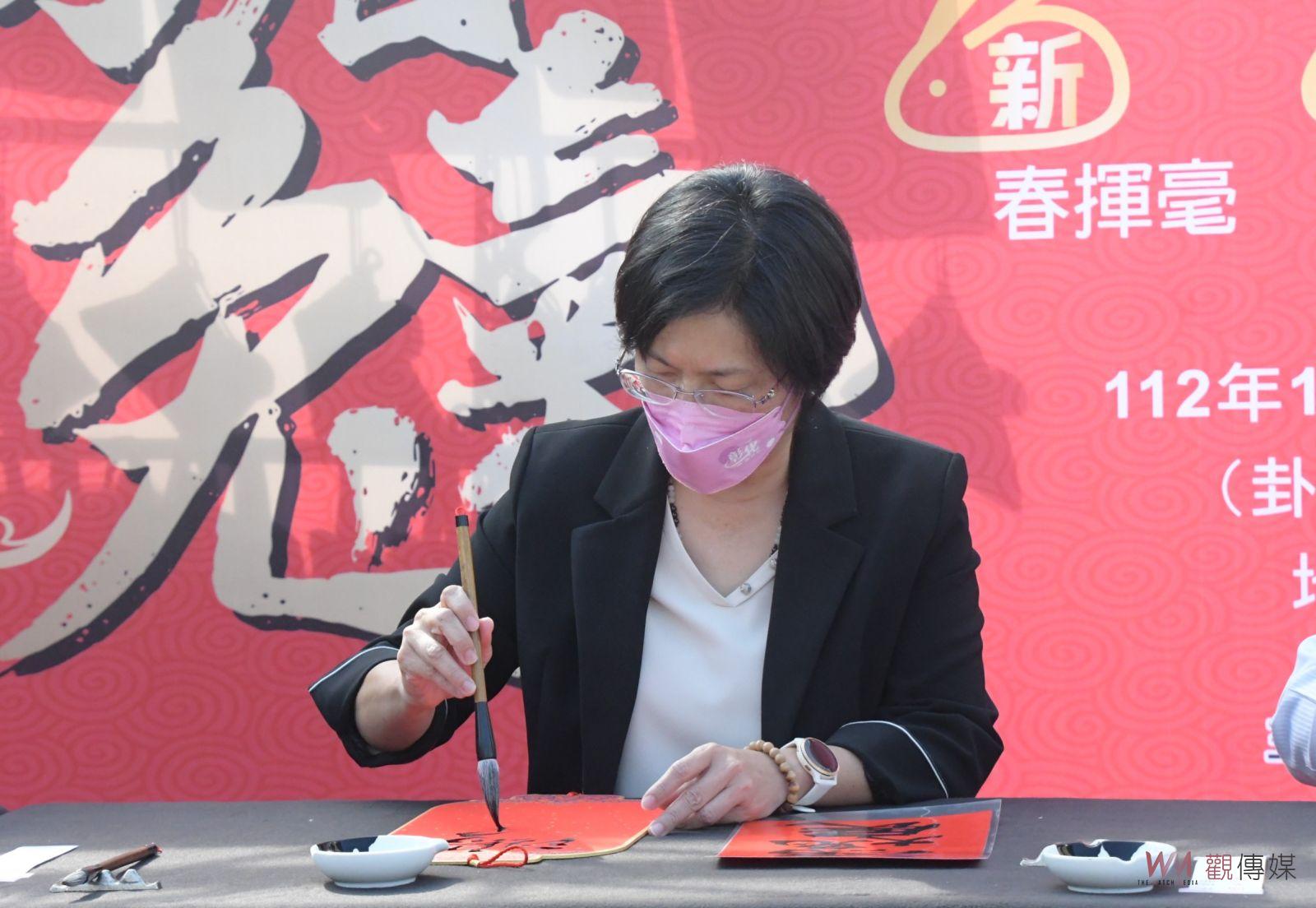 影／迎接即將來到的兔年　彰化縣文化局邀18位大師揮毫送春聯 - https://www.watchmedia01.com