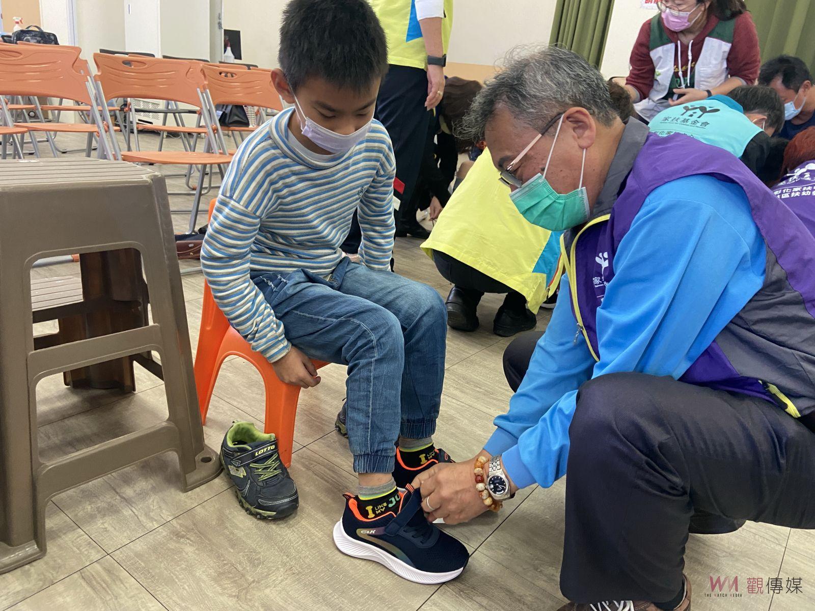 影/「童心鞋力」贈鞋助家扶兒 腳踏實地迎接新年新學期 - https://www.watchmedia01.com