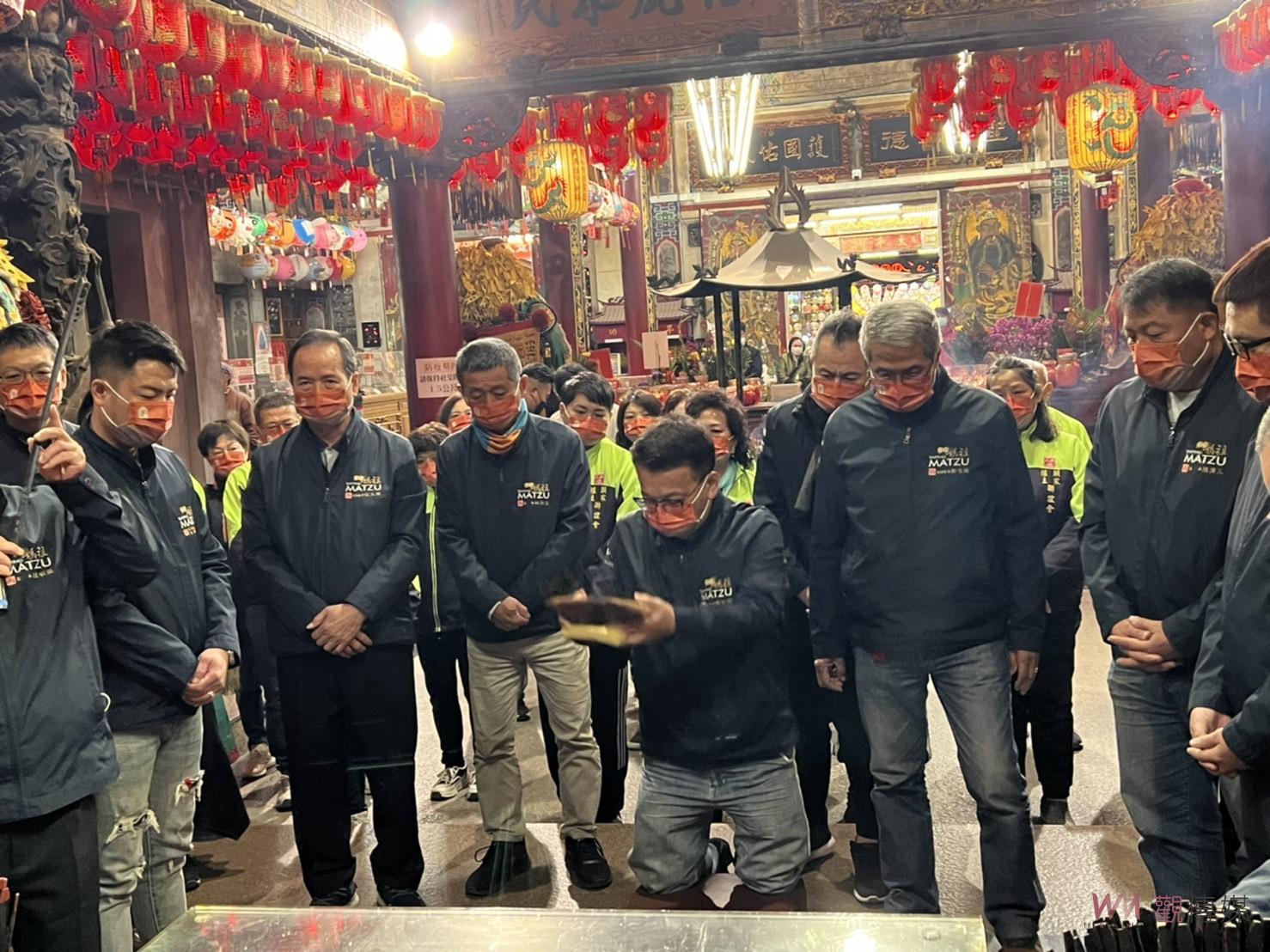 西螺福興宮大年初四迎神 開聖籤抽國運等屬中上籤 - https://www.watchmedia01.com