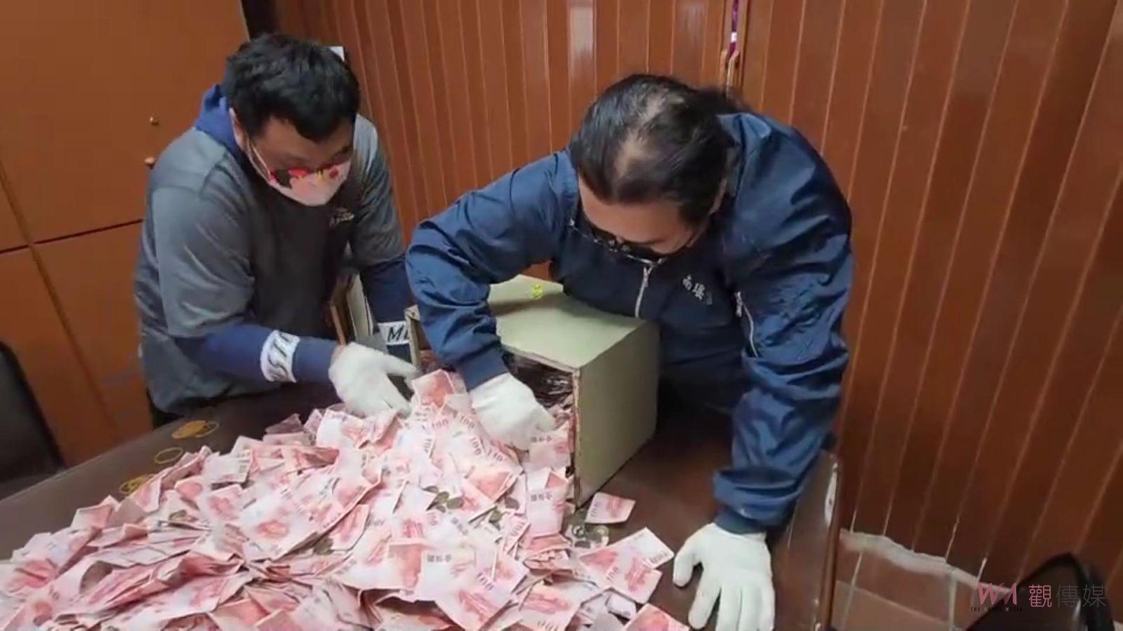 影／鈔票山！彰化市南瑤宮開箱清點香油錢　信徒貢獻高達198萬元 - https://www.watchmedia01.com