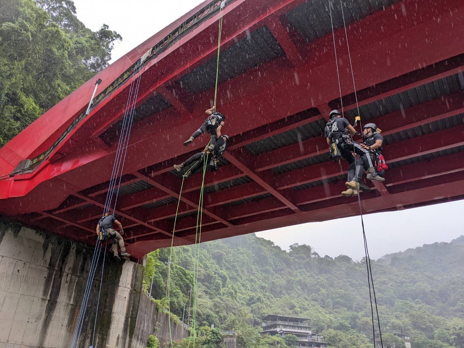 2023年度高峰會！山域搜救技能交流　全國8隊《山野搜索》救援行家展身手 - https://www.watchmedia01.com