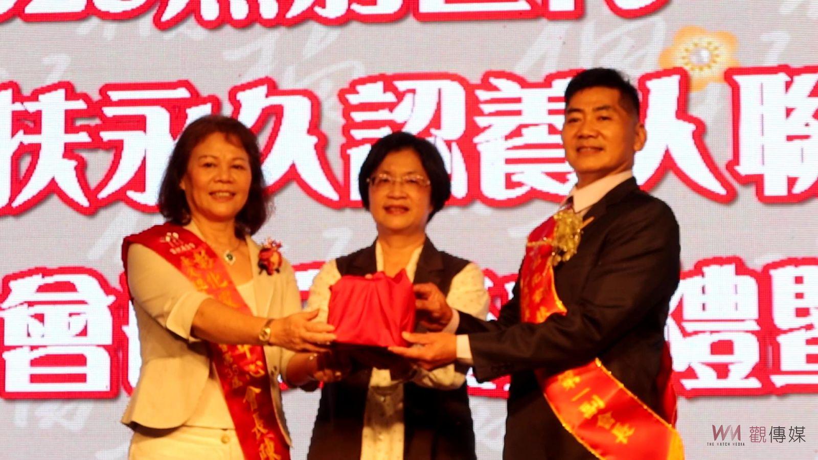 影／長腿叔叔賴建旺接任棒！彰化家扶中心永久認養人聯誼會長交接 - https://www.watchmedia01.com
