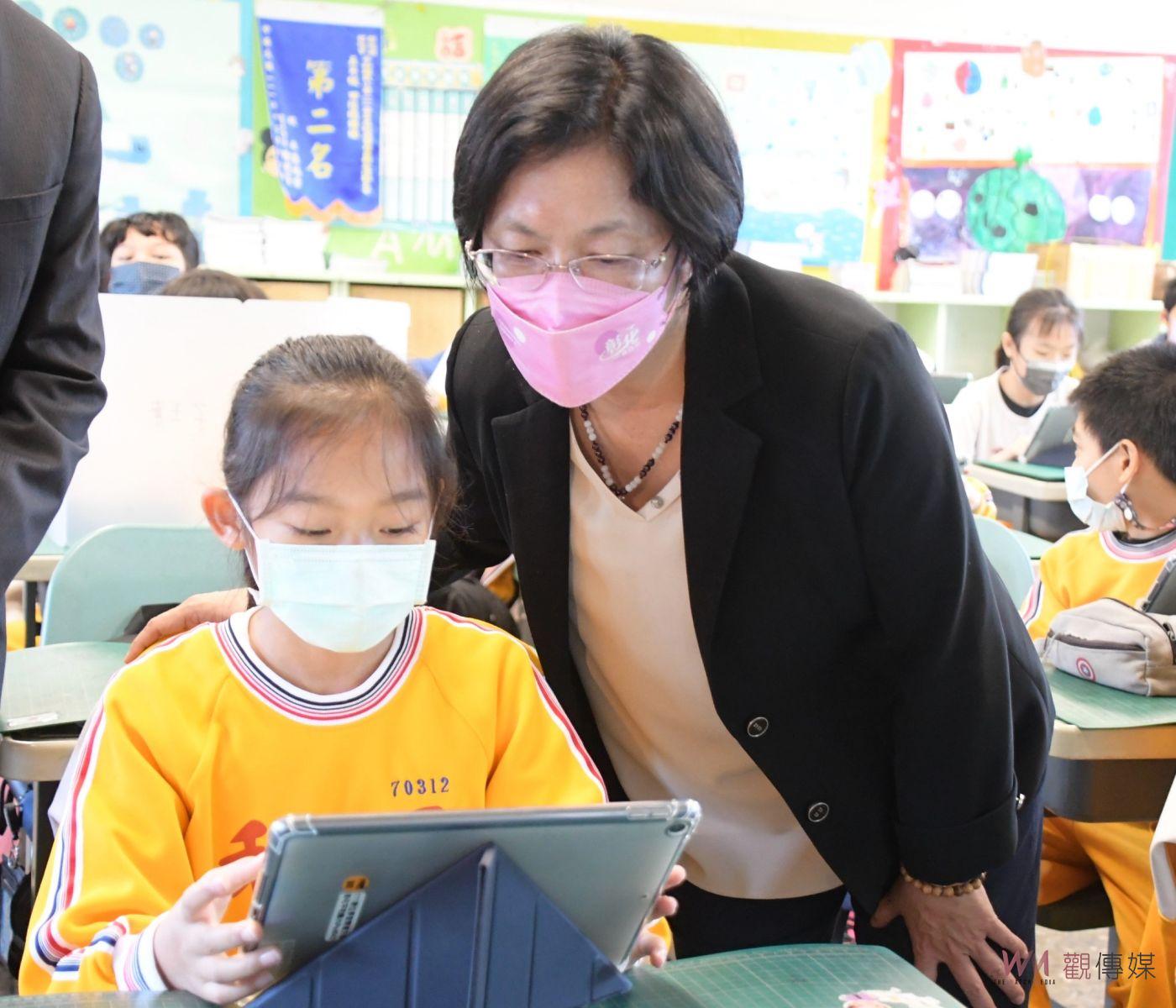 影／校園防疫不鬆懈！開學首日彰化縣長王惠美關心開學校園防疫情形 - https://www.watchmedia01.com