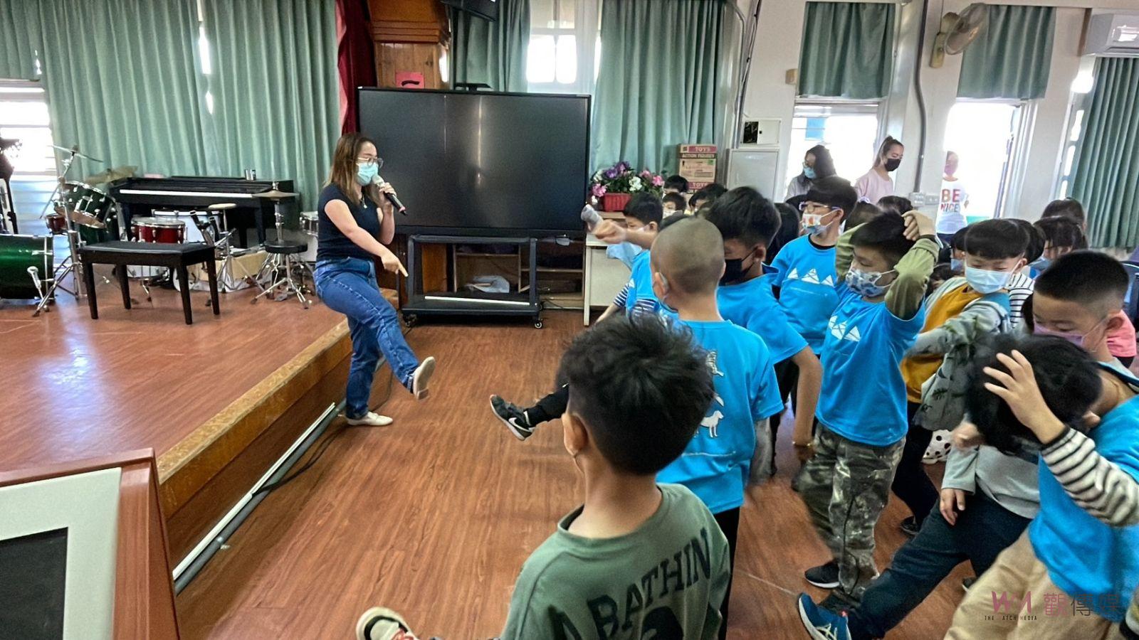影／開學首日　外師帶動唱跳帶領文德國小學子收心 - https://www.watchmedia01.com