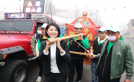 開山廟禮迎白沙屯媽、山邊媽遶境鹿谷祈安 許縣長點起馬炮扛轎 - https://www.watchmedia01.com