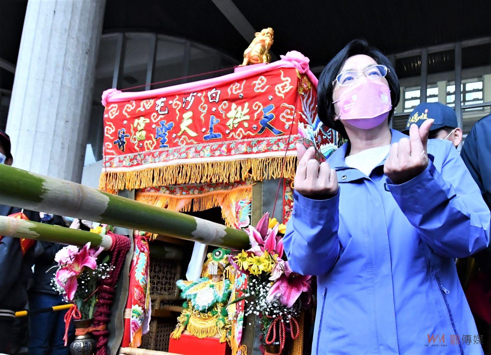 影／情人節「粉紅超跑」駐駕彰化縣政府　王惠美；媽祖媽祖我愛您！ - https://www.watchmedia01.com