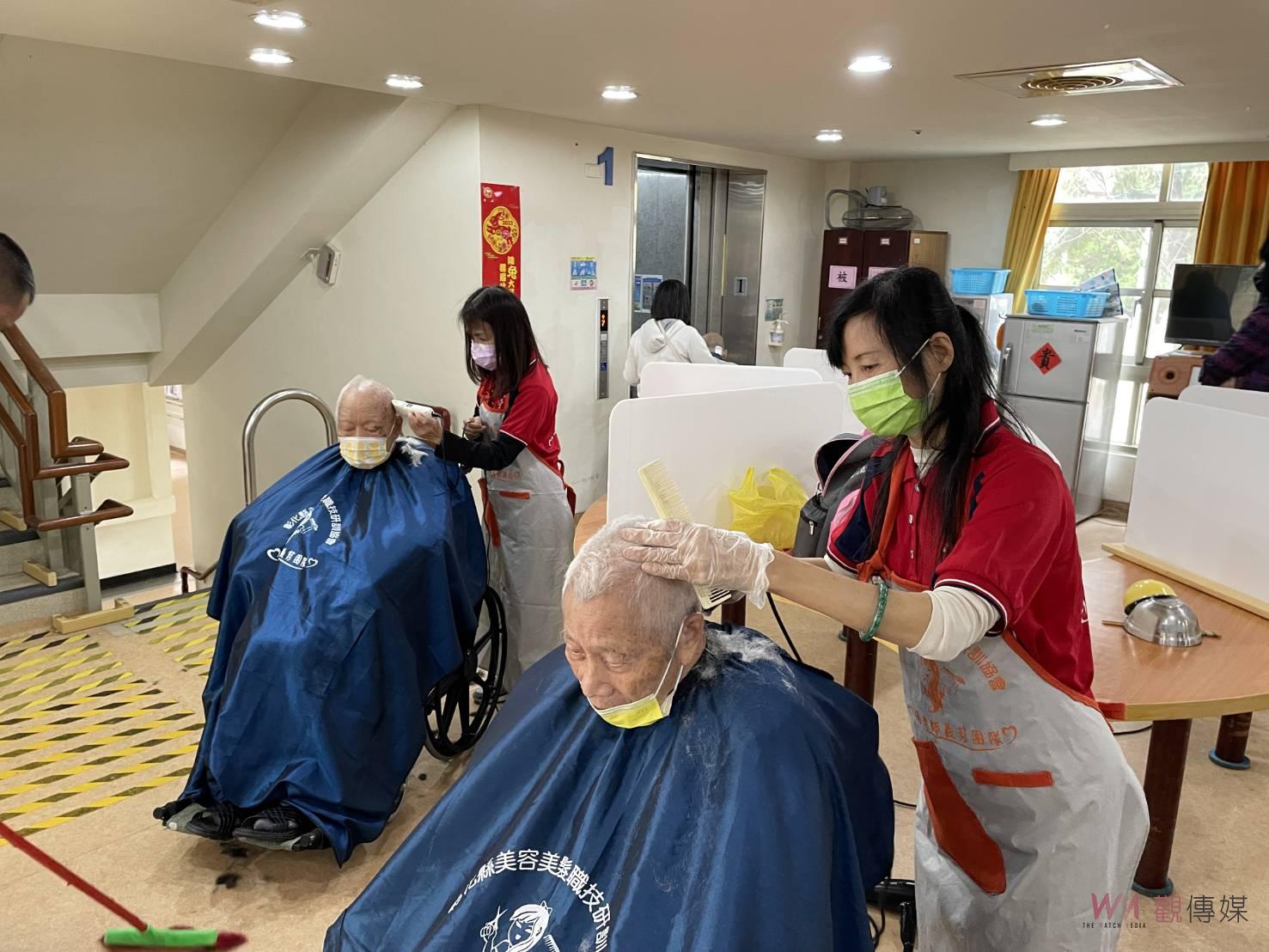 影／啾感心！楊老師義剪團隊給榮民長輩們不同風貌 - https://www.watchmedia01.com