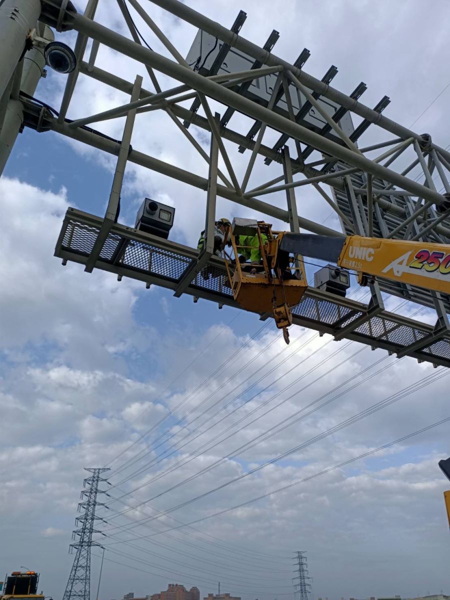 新制上路！西濱快20噸以上大貨車行車時速從90調降為80公里 - https://www.watchmedia01.com