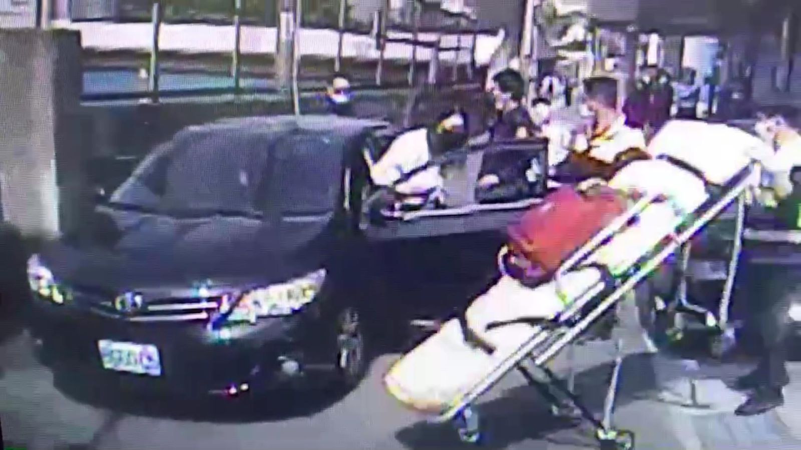 影／通緝犯遇警倒車衝撞警開槍子彈波及陳妻　狠心輾前方騎士逃逸 - https://www.watchmedia01.com