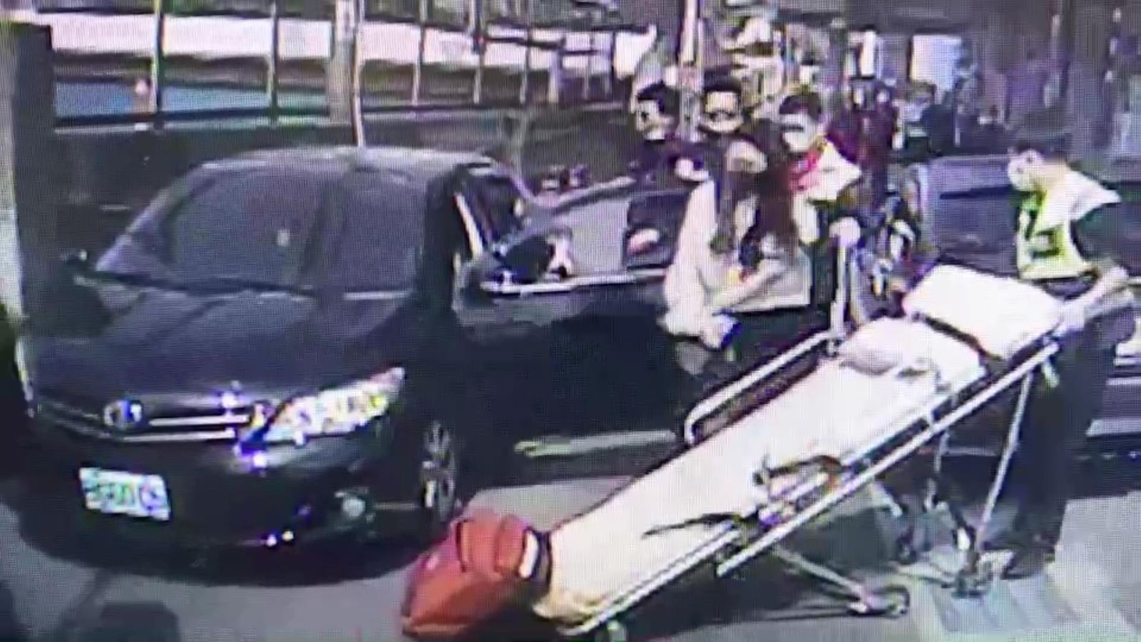 影／通緝犯遇警倒車衝撞警開槍子彈波及陳妻　狠心輾前方騎士逃逸 - https://www.watchmedia01.com