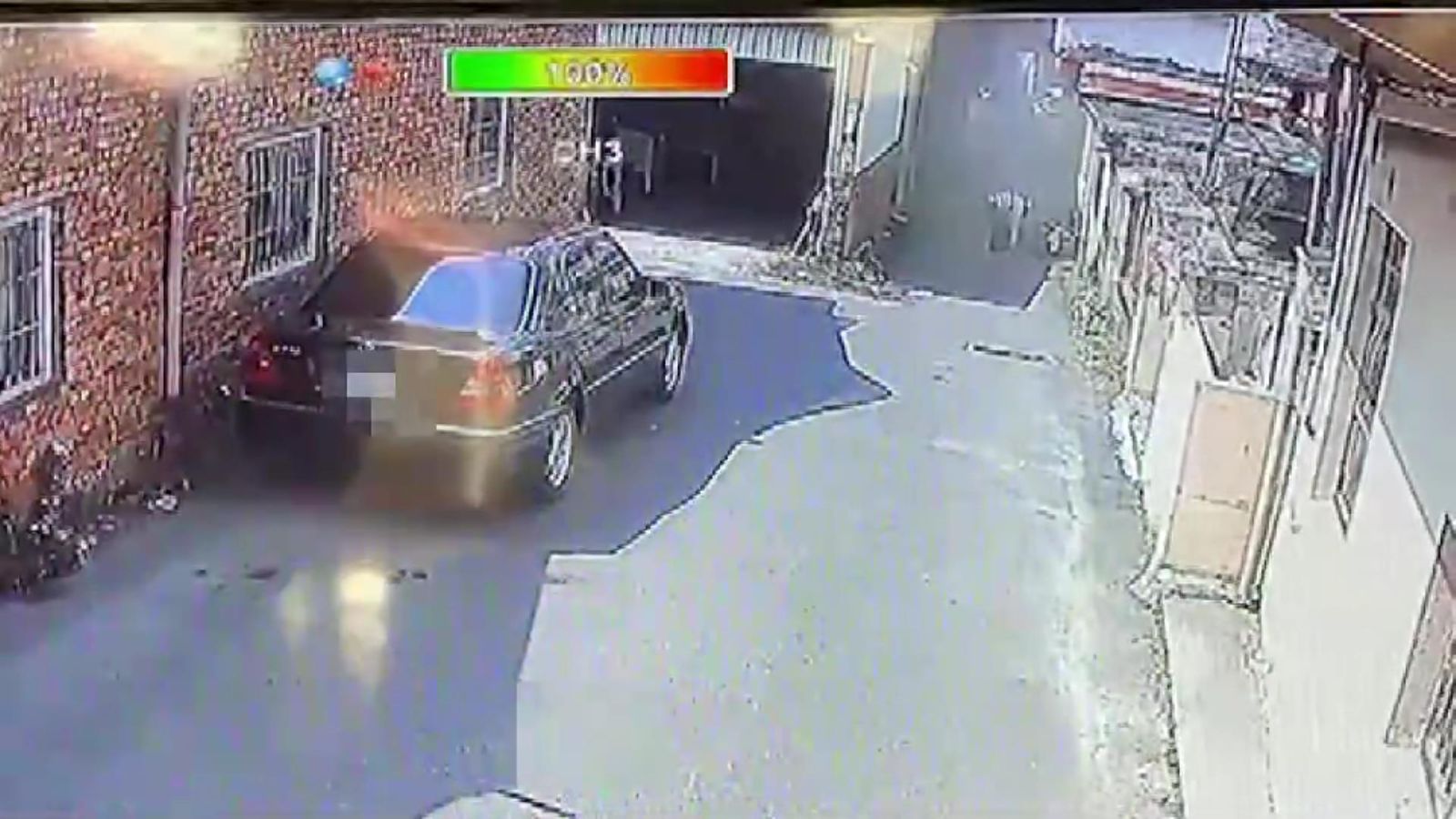 影／通緝犯遇警倒車衝撞警開槍子彈波及陳妻　狠心輾前方騎士逃逸 - https://www.watchmedia01.com