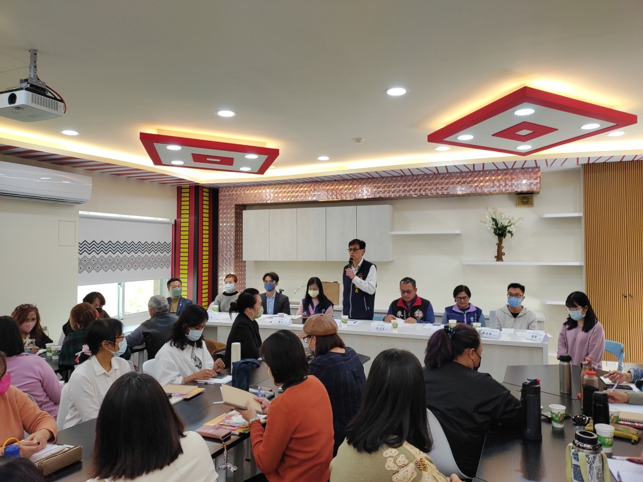 重視原住民族教育 中市教育局長與族語教師座談 - https://www.watchmedia01.com