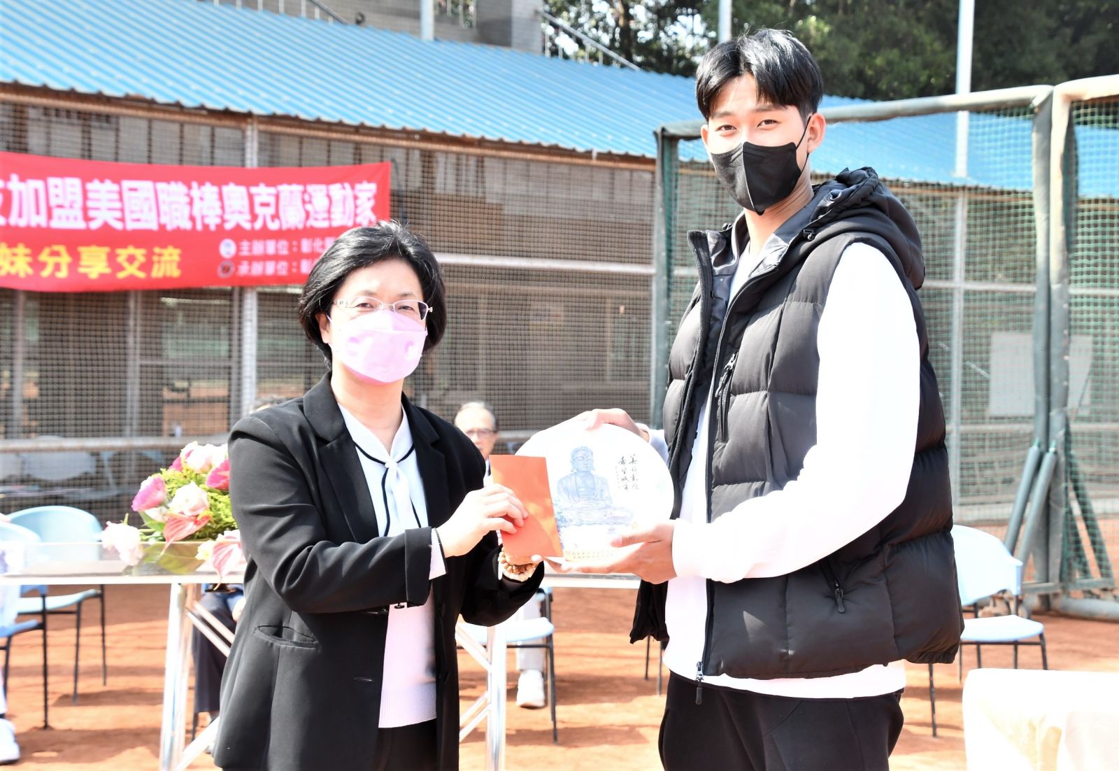 彰藝中畢業校友沙子宸回母校與學弟們交流球技分享棒球經驗 - https://www.watchmedia01.com