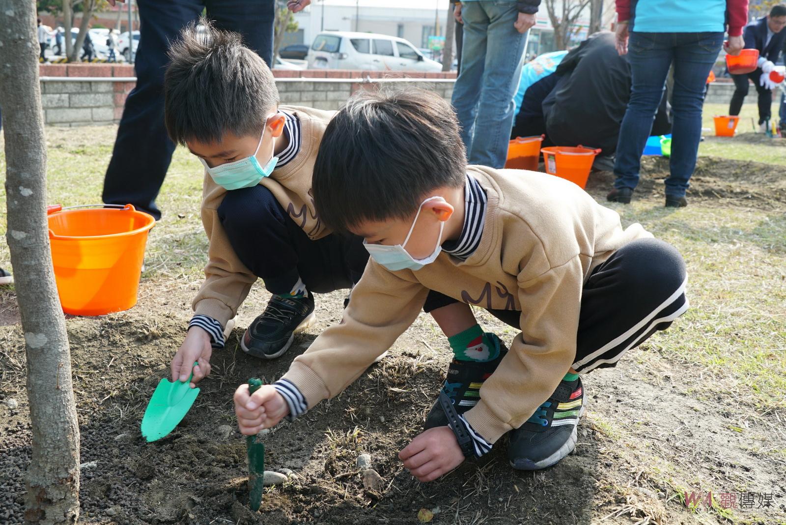 影／植樹節　鹿港鎮長許志宏：多種樹就多一分維護地球的生態環境 - https://www.watchmedia01.com