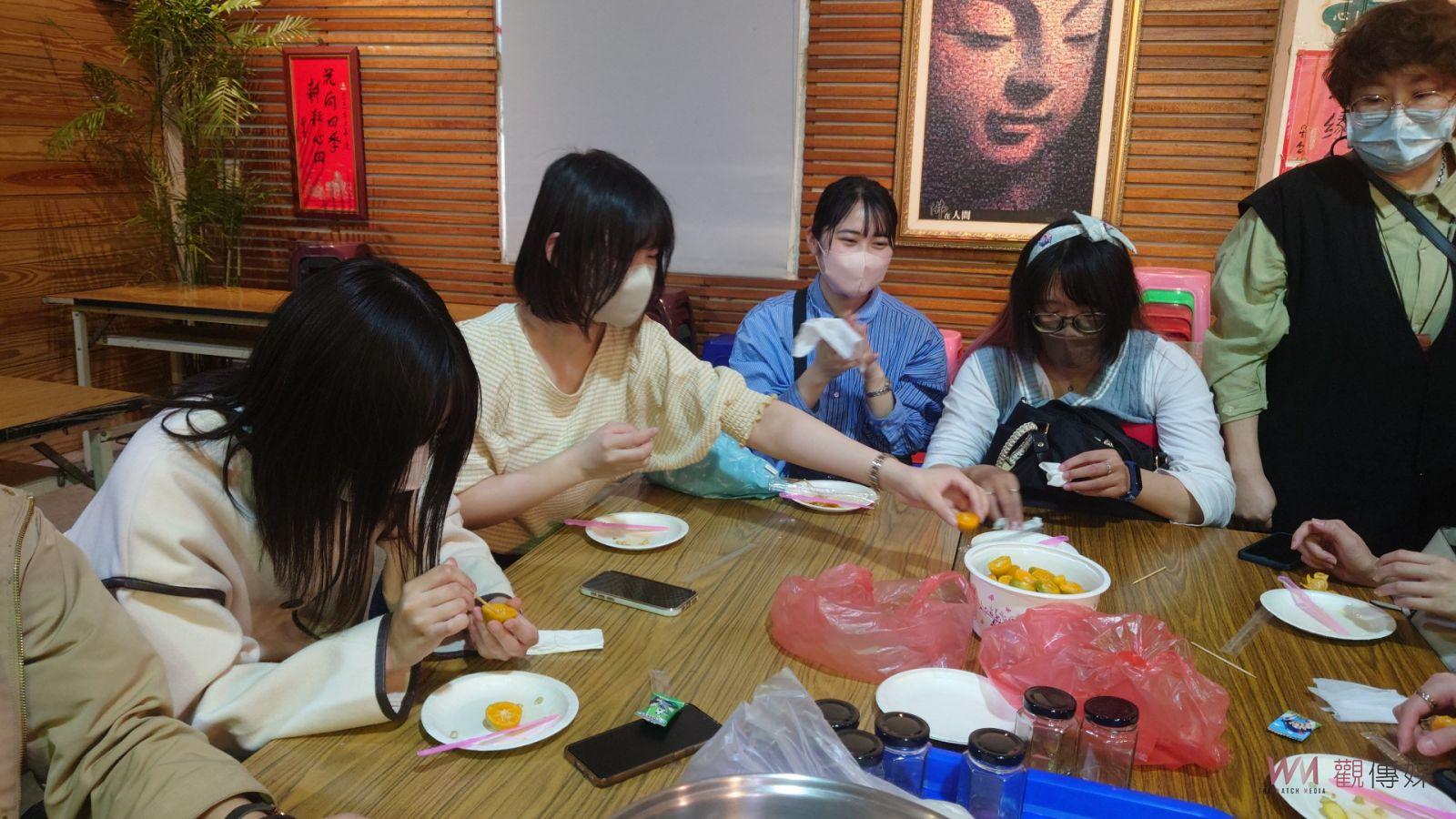 影／震撼學習！日本公立小松大學參訪劍門生態農場以竹管禮砲相迎 - https://www.watchmedia01.com