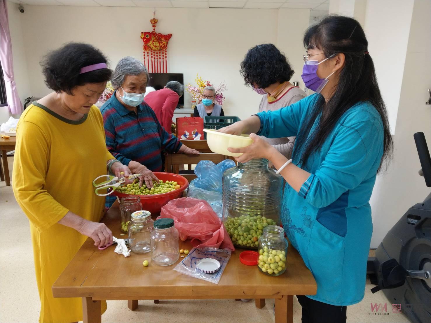 影／棗來饗樂！中彰榮家長輩手作棗子酵素　喚醒長輩美好記憶 - https://www.watchmedia01.com