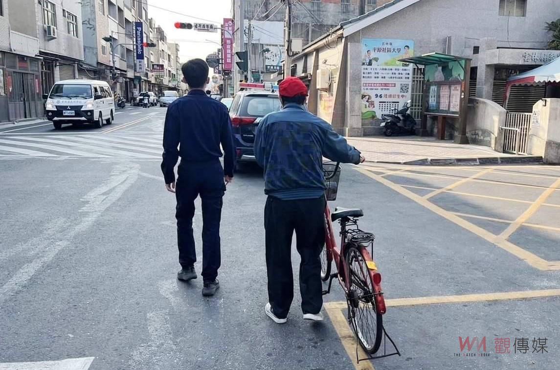 阿伯別怕！我們帶你回家　臺西員警安慰運動迷途老翁 - https://www.watchmedia01.com