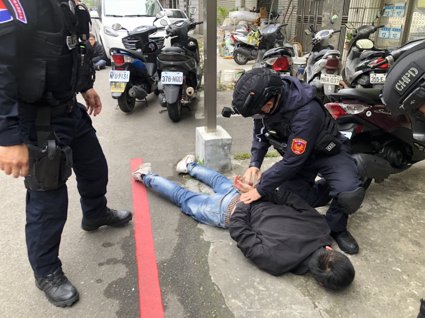 影／黑幫家族涉販毒　彰警刑大溯源至桃園逮5人2人收押 - https://www.watchmedia01.com