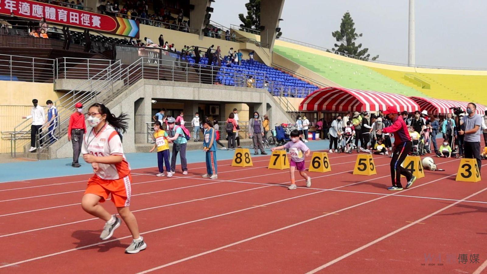 影／加油！您們是最棒的！適應體育田徑賽選手在運動場域展現自己 - https://www.watchmedia01.com