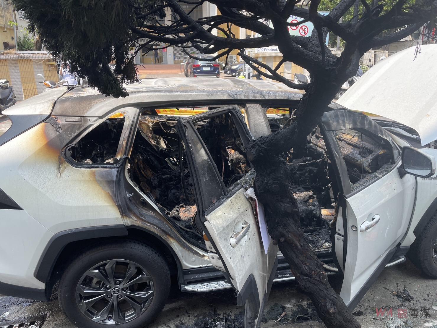 派出所旁突火燒車　警急封鎖並護學童安全 - https://www.watchmedia01.com