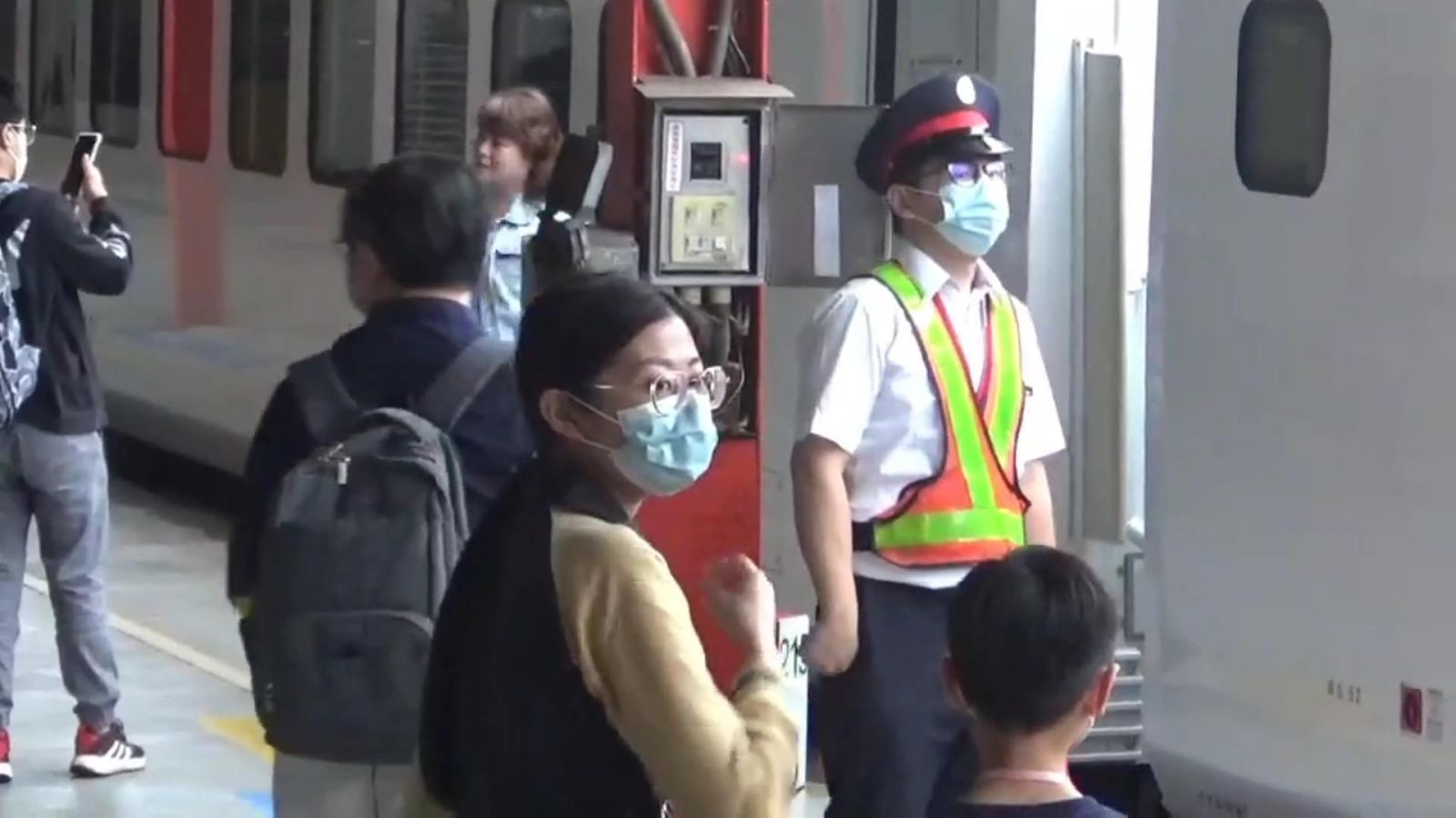 影／史上最扯列車誤點！接親友找嘸人她要自強號再等一下 - https://www.watchmedia01.com