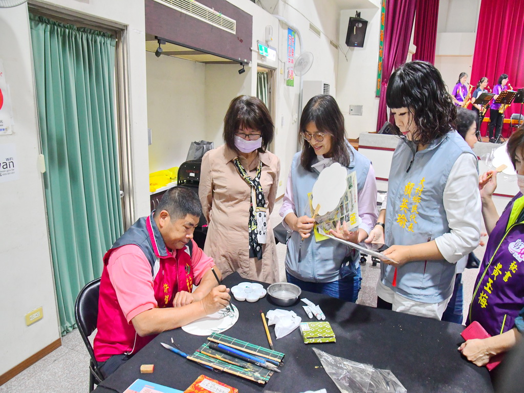 駐鄉藝術家總動員大村公所聯展 鄉長賴志銘歡欣勾勒未來藝術願景 - https://www.watchmedia01.com