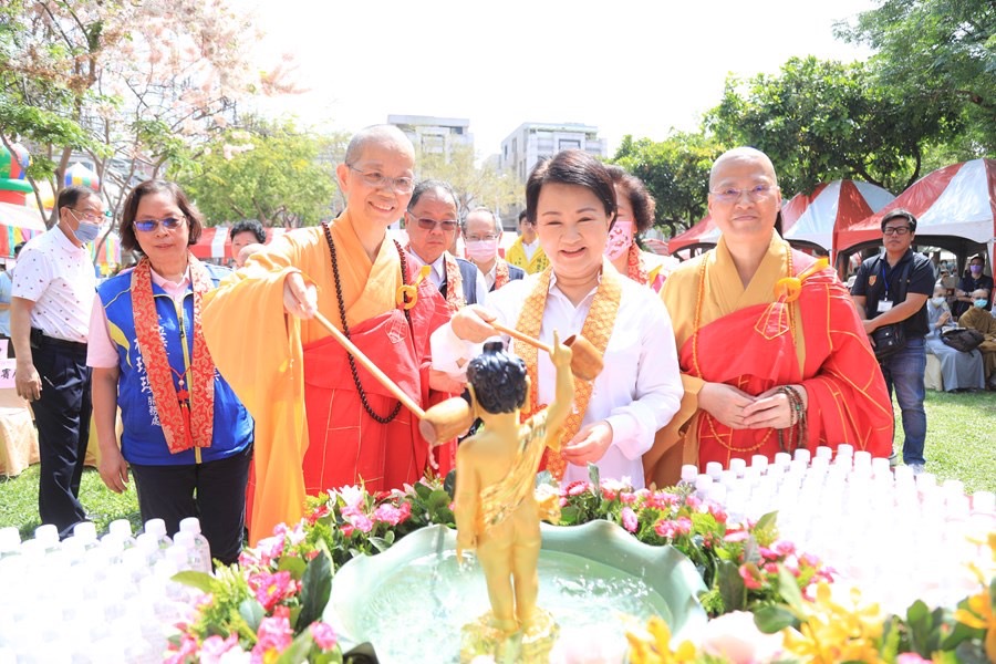 大台中佛教會浴佛祈福盛典    盧市長祈願國泰民安