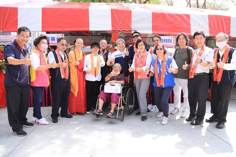 大台中佛教會浴佛祈福盛典 盧市長祈願國泰民安 - https://www.watchmedia01.com
