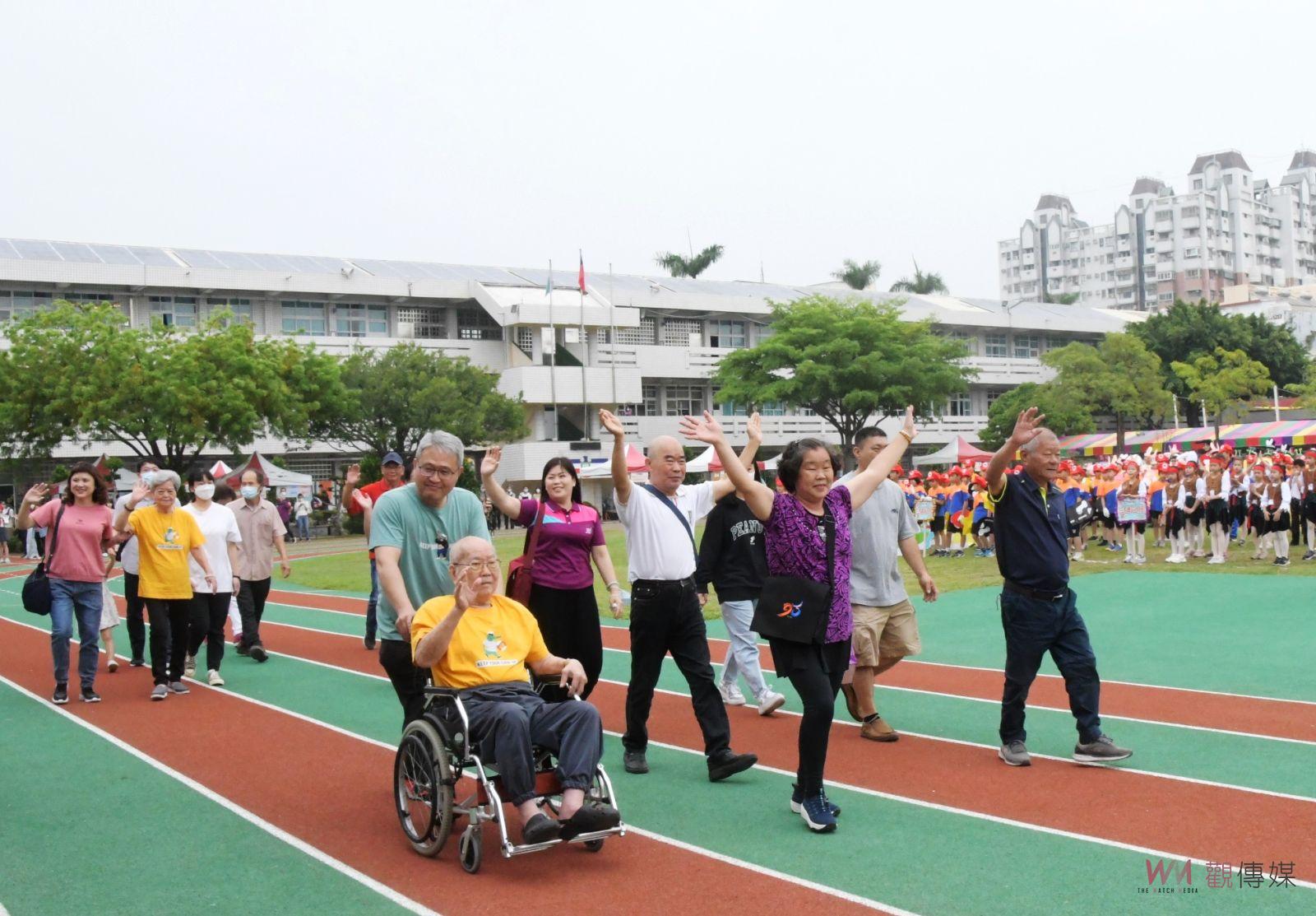 影／員林育英國小90年生日快樂　96歲校友相約「明年再來」 - https://www.watchmedia01.com