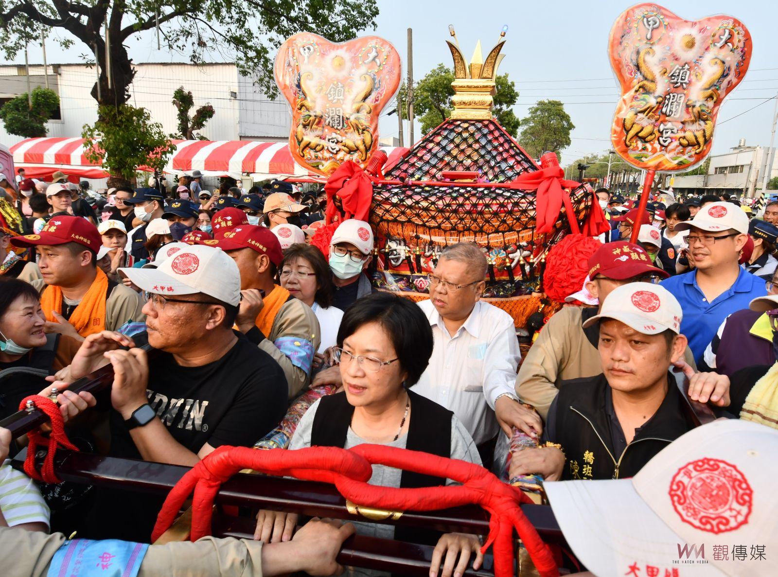 影／大甲媽遶境進香活動抵達彰化　王惠美迎接並掀轎簾面秉聖駕 - https://www.watchmedia01.com